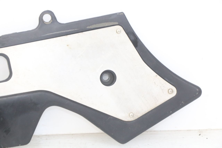 photo de RIGHT SIDE LATERAL FRAME COVER HONDA CBR F SC25 1000 (1989 - 1992) - Technical close-up