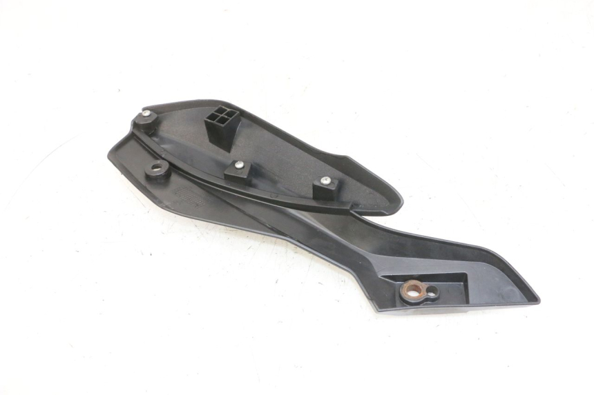 photo de RIGHT SIDE FRAME COVER KSR CODE 125 (2018 - 2020) - Zoom on usage condition