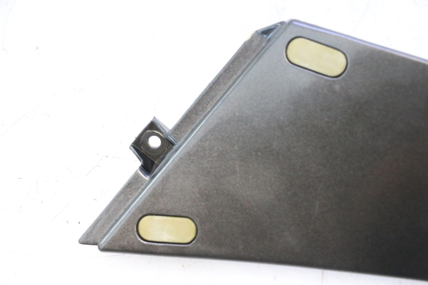 photo de RIGHT SIDE FRAME COVER KAWASAKI GPX F ZX750F 750 (1986 - 1990) - Technical close-up