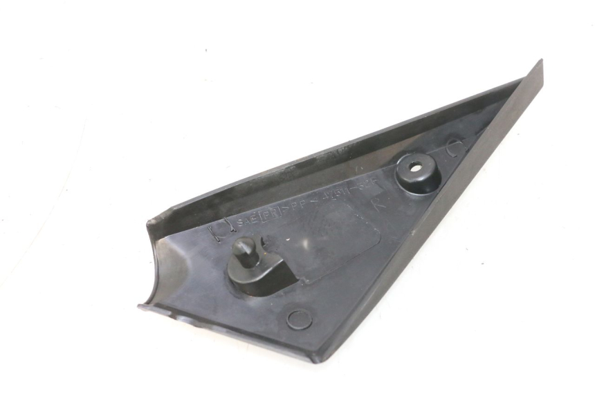 photo de RIGHT SIDE FRAME COVER SUZUKI GSF N BANDIT 1200 (2001 - 2005) - Zoom on usage condition