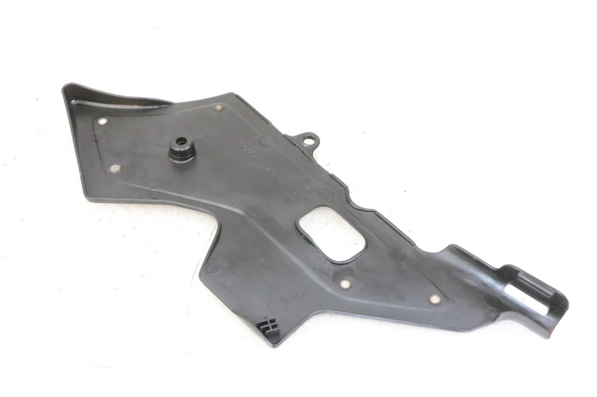 photo de RIGHT SIDE FRAME COVER HONDA CBR F 1000 (1993 - 1996) - Technical close-up
