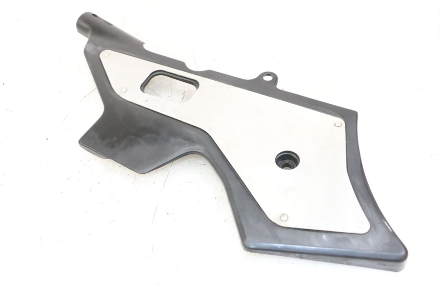 photo de RIGHT SIDE FRAME COVER HONDA CBR F 1000 (1993 - 1996) - Fixing points details