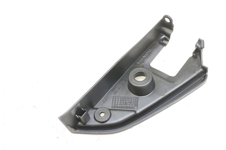 photo de RIGHT SIDE FRAME COVER HONDA SH i 300 (2015 - 2020) - Zoom on usage condition