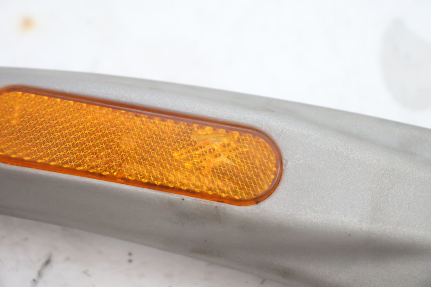 photo de RIGHT SIDE FRAME COVER PIAGGIO LIBERTY 125 (1998 - 2008) - Zoom on usage condition