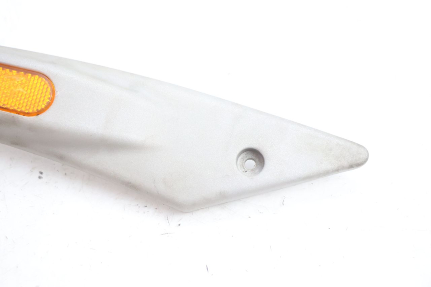 photo de RIGHT SIDE FRAME COVER PIAGGIO LIBERTY 125 (1998 - 2008) - Alternative perspective
