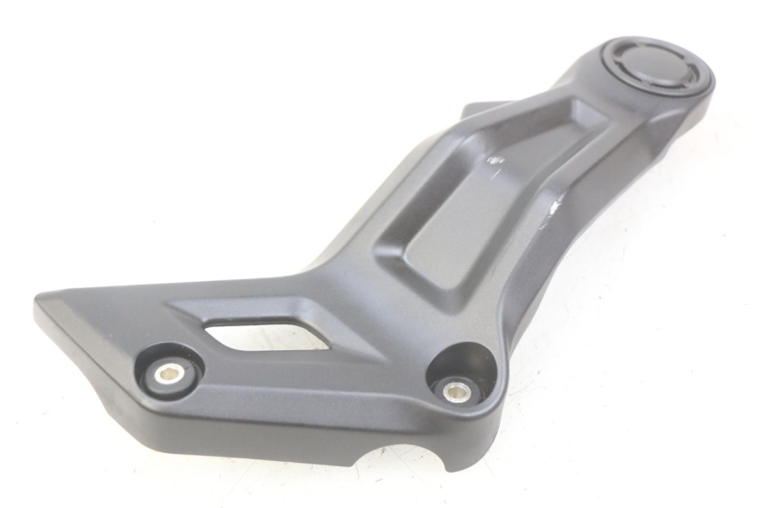 photo de RIGHT SIDE LATERAL FRAME COVER YAMAHA MT-07 MT07 700 (2018 - 2020) - Technical close-up
