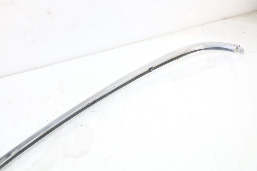 photo de RIGHT SIDE FRAME COVER PEUGEOT DJANGO 125 (2014 - 2017) - Fixing points details