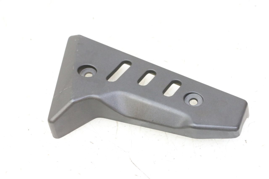 photo de RIGHT SIDE FRAME COVER MAG POWER R-STREET 50 (2016 - 2025) - Zoom on usage condition