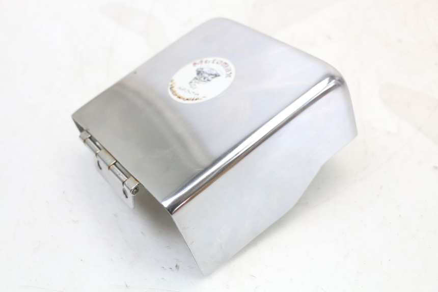 photo de RIGHT SIDE FRAME COVER REGAL RAPTOR SPYDER 125 (2010 - 2018) - Zoom on usage condition