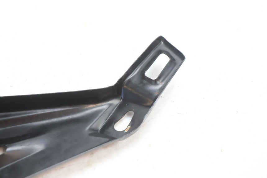 photo de RIGHT SIDE FRAME COVER YAMASAKI STREET 50 (2013 - 2018) - Fixing points details