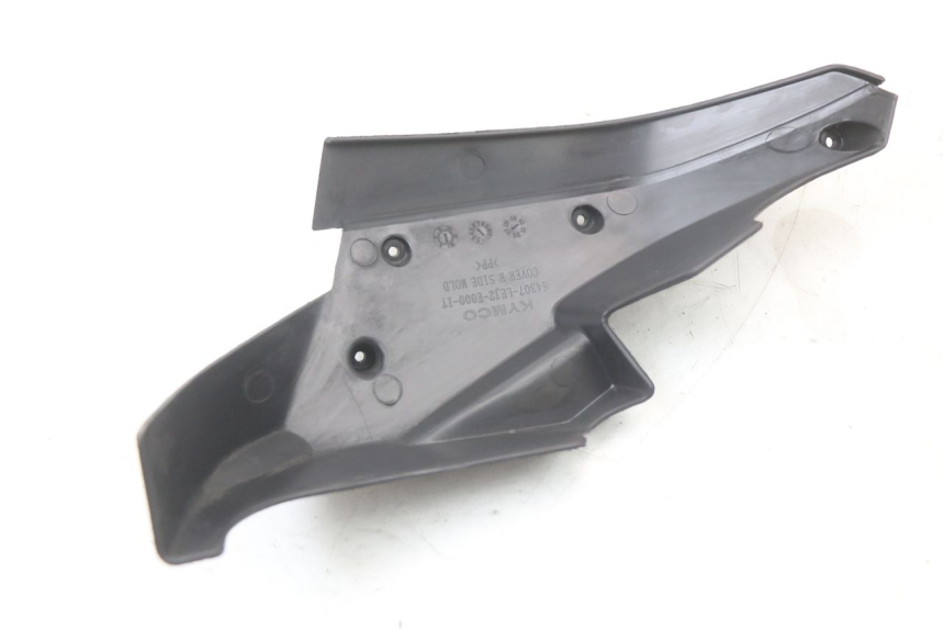 photo de RIGHT SIDE FRAME COVER KYMCO SUPER 8 125 (2008 - 2015) - Zoom on usage condition
