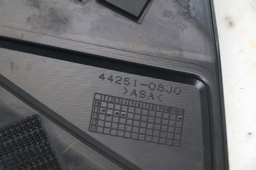 photo de RIGHT SIDE FRAME COVER SUZUKI GSR 750 (2011 - 2017) - Markings and original references