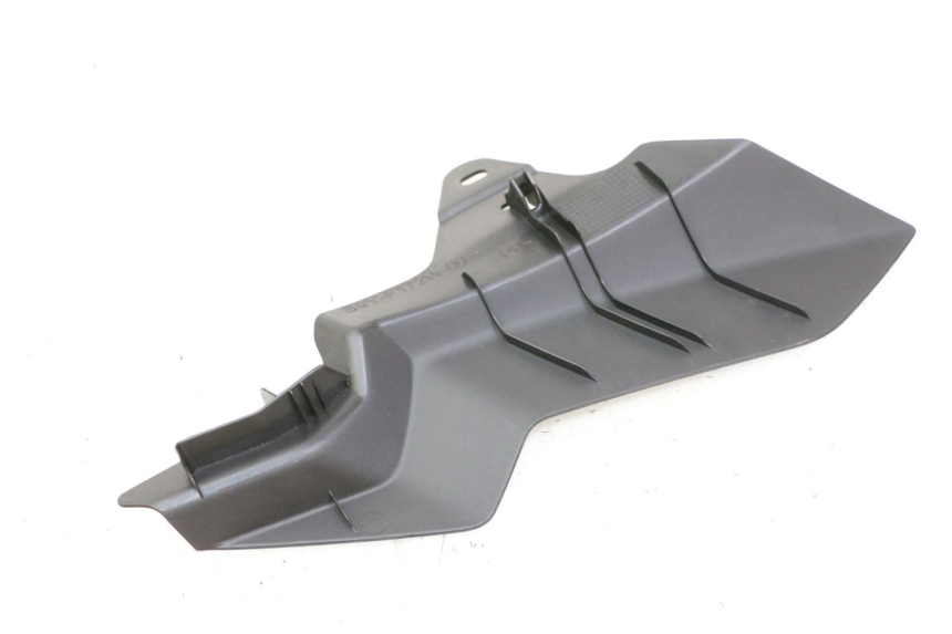 photo de RIGHT SIDE FRAME COVER YAMAHA XMAX X-MAX 125 (2021 - 2025) - Technical close-up