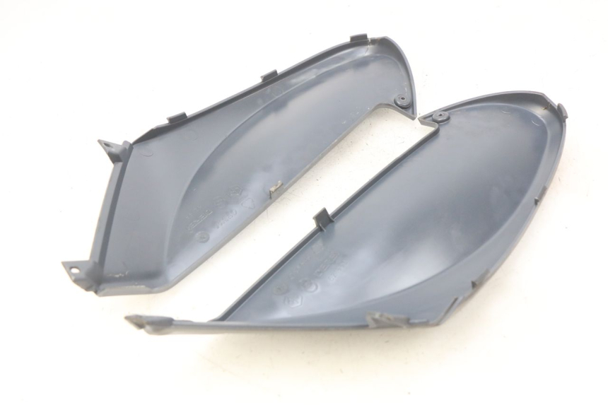 photo de SIDE FRAME COVER PIAGGIO FLY 100 (2006 - 2010) - Zoom on usage condition