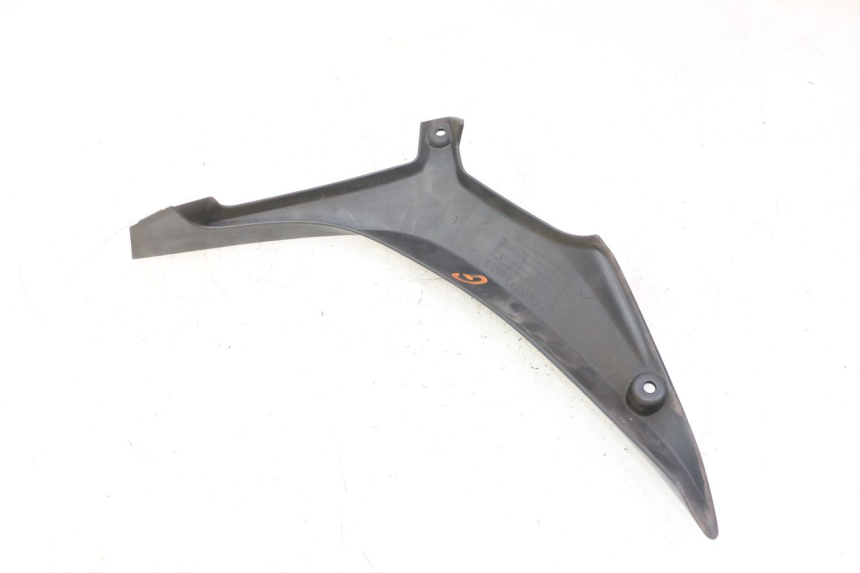 photo de LEFT SIDE FRAME COVER QUADRO 4 4D 350 (2015 - 2018) - Zoom on usage condition