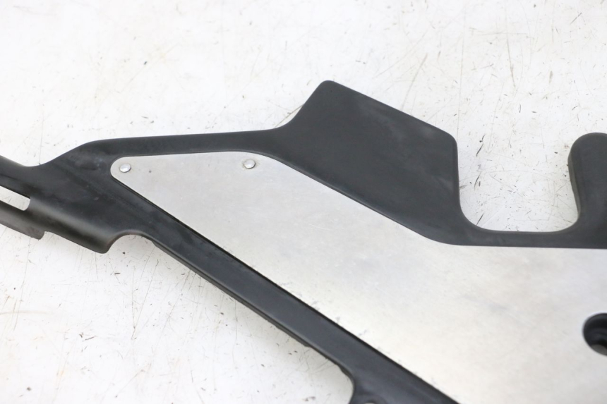 photo de LEFT SIDE FRAME COVER HONDA CBR F 1000 (1993 - 1996) - Alternative perspective