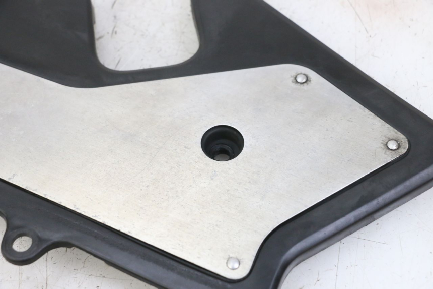 photo de LEFT SIDE FRAME COVER HONDA CBR F 1000 (1993 - 1996) - Technical close-up