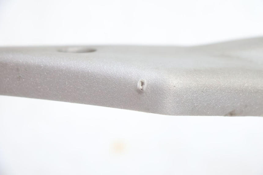 photo de LEFT SIDE FRAME COVER PIAGGIO LIBERTY 125 (1998 - 2008) - Zoom on usage condition