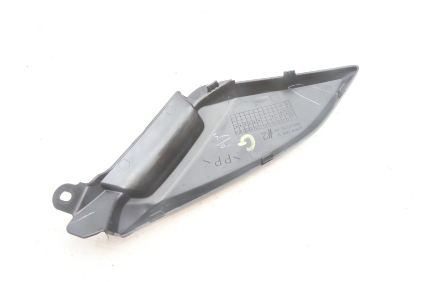 photo de LEFT SIDE FRAME COVER YAMAHA N-MAX NMAX 125 (2021 - 2024) - Surface and material condition