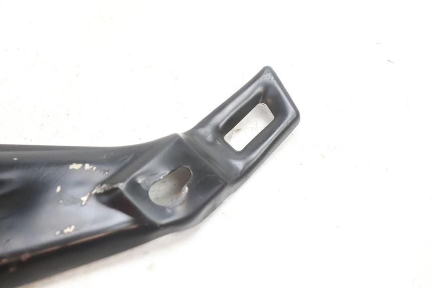photo de LEFT SIDE FRAME COVER YAMASAKI STREET 50 (2013 - 2018) - Zoom on usage condition