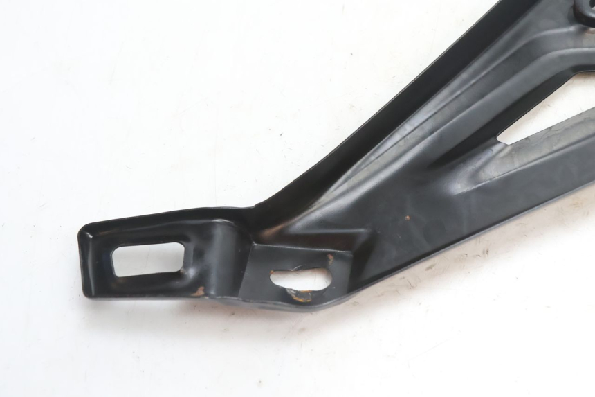photo de LEFT SIDE FRAME COVER YAMASAKI STREET 50 (2013 - 2018) - Fixing points details