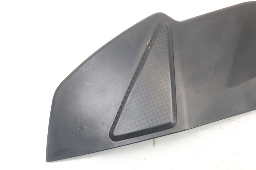 photo de LEFT SIDE FRAME COVER SUZUKI GSR 750 (2011 - 2017) - Component detail