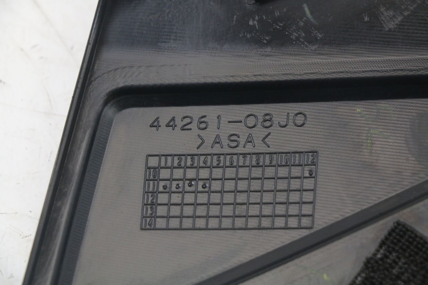 photo de LEFT SIDE FRAME COVER SUZUKI GSR 750 (2011 - 2017) - Surface and material condition