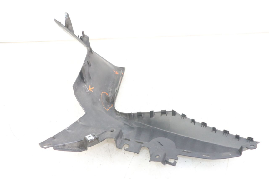 photo de LEFT SIDE LATERAL FRAME COVER YAMAHA XMAX X-MAX ABS 125 (2017 - 2020) - Fixing points details