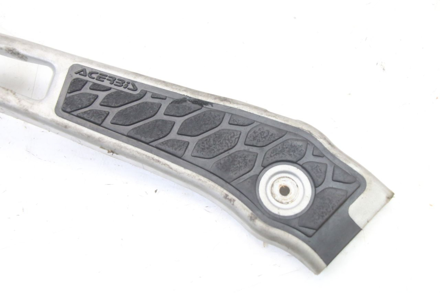 photo de LEFT SIDE FRAME COVER YAMAHA YZ 125 (2006 - 2016) - Zoom on usage condition