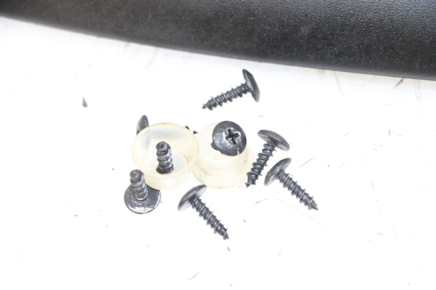 photo de FRAME COVER PIAGGIO BEVERLY 125 (1998 - 2005) - Fixing points details