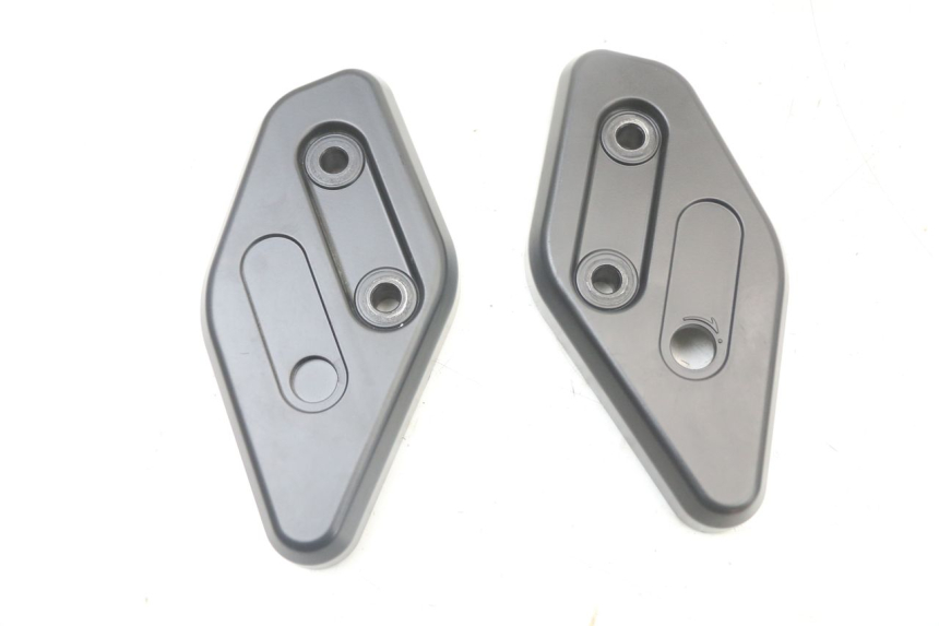 photo de FRAME COVER ROYAL ENFIELD SCRAM 411 (2022 - 2024) - Zoom on usage condition