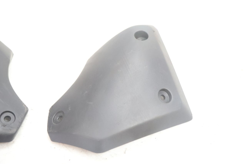 photo de FRAME COVER PEUGEOT STREETZONE NAKED 2T 50 (2014 - 2018) - Alternative perspective