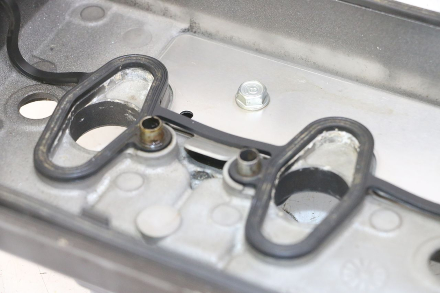 photo de ROCKER COVER HONDA CB R 1000 (2018 - 2023) - Surface and material condition