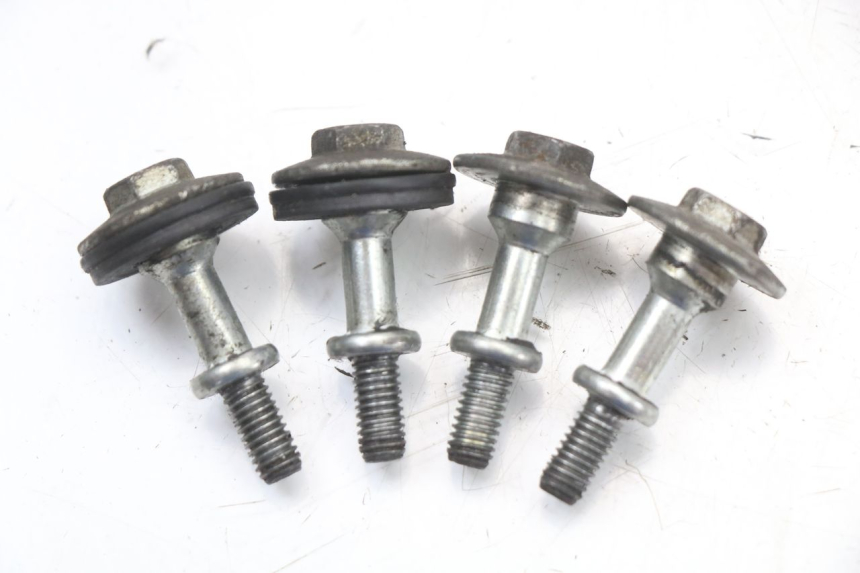 photo de ROCKER COVER PIAGGIO FLY 4T 50 (2004 - 2010) - Fixing points details