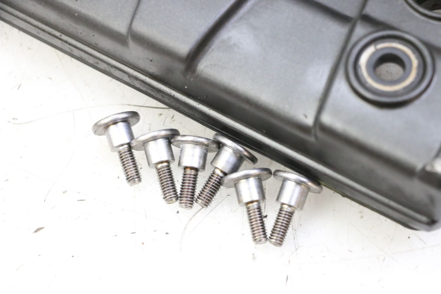 photo de ROCKER COVER YAMAHA FZ6 FAZER S2 600 (2007 - 2011) - Surface and material condition