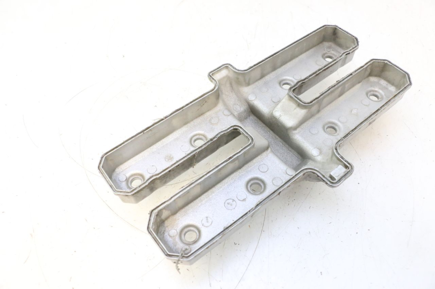photo de ROCKER COVER YAMAHA YZF R GENESIS 750 (1993 - 1998) - Fixing points details