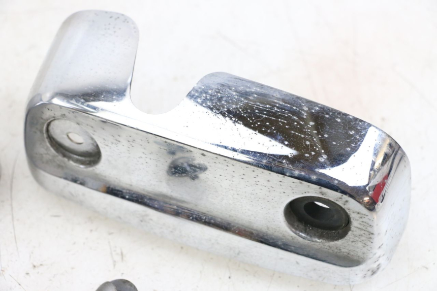 photo de CYLINDER COVER SUZUKI GZ MARAUDER 125 (1998 - 2004) - Fixing points details