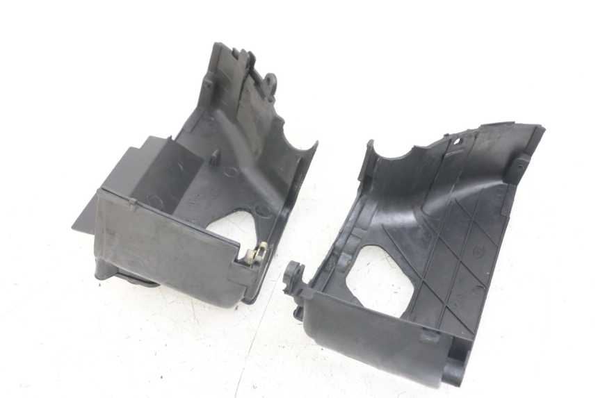 photo de CYLINDER HEAD COVER PEUGEOT KISBEE 4T 50 (2010 - 2017) - Fixing points details