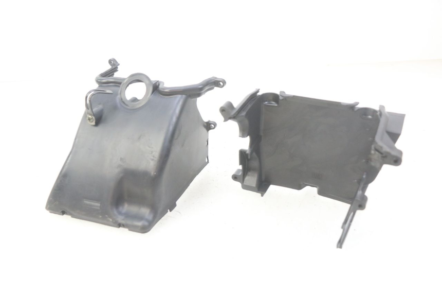 photo de CYLINDER HEAD COVER PEUGEOT TWEET 125 (2010 - 2017) - Product overview