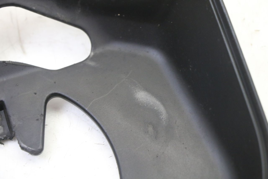 photo de FORK COVER PEUGEOT KISBEE 4T 50 (2018 - 2022) - Zoom on usage condition