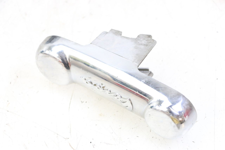 photo de FORK COVER PIAGGIO VESPA S 2T 50 (2007 - 2014) - Fixing points details