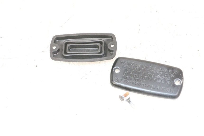 photo de MASTER CYLINDER COVER  HONDA CBF 500 (2004 - 2007) - Technical close-up