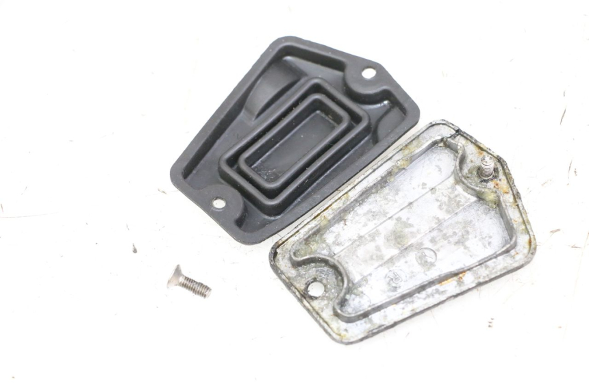 photo de MASTER CYLINDER COVER  YAMAHA FJ 36Y 1100 (1984 - 1985) - Component detail