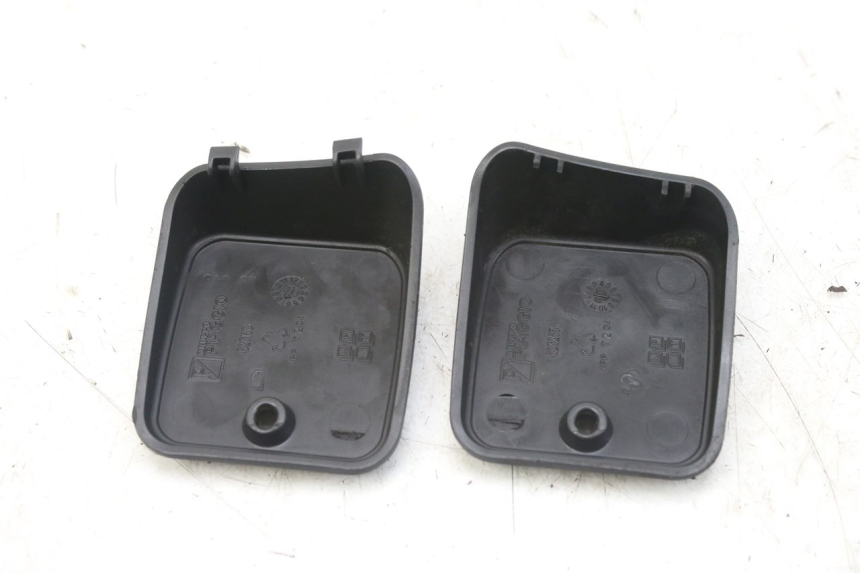 photo de MASTER CYLINDER COVER PIAGGIO MP3 RL 250 (2006 - 2010) - Alternative perspective