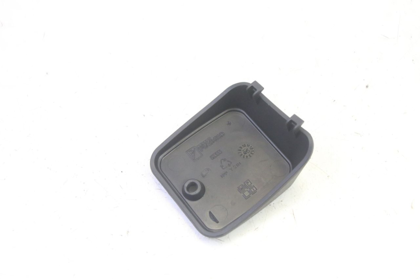 photo de MASTER CYLINDER COVER  PIAGGIO MP3 125 (2006 - 2014) - Alternative perspective