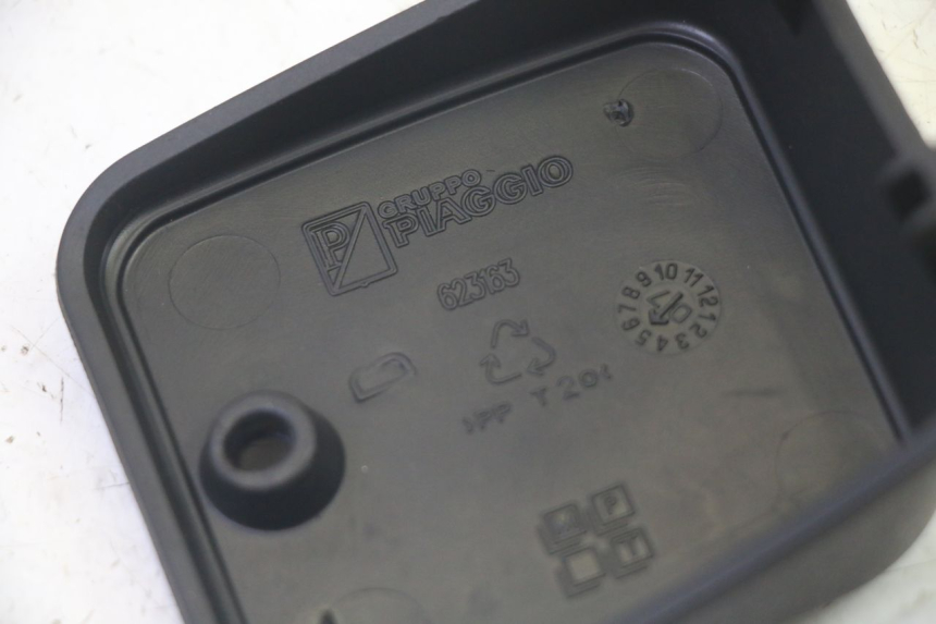 photo de MASTER CYLINDER COVER  PIAGGIO MP3 125 (2006 - 2014) - Technical close-up