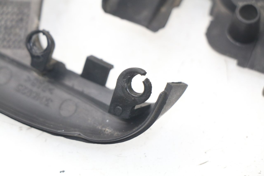 photo de MASTER CYLINDER COVER  APRILIA SCARABEO GT 125 (1999 - 2007) - Alternative perspective