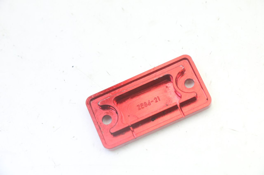 photo de MASTER CYLINDER COVER YAMAHA YZ 125 (1998 - 2005) - Zoom on usage condition
