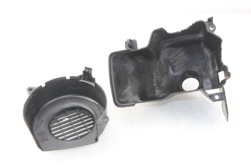 photo de ENGINE COVER PEUGEOT VIVACITY 100 (1999 - 2008) - Alternative perspective