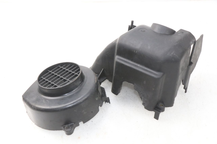 photo de ENGINE COVER PEUGEOT VIVACITY 100 (1999 - 2008) - Fixing points details